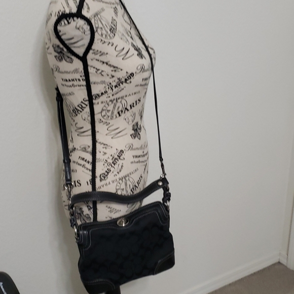 Coach Signature Chelsea Hobo Bag - Picture 2 of 7